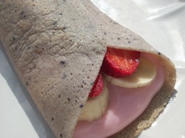 wild berry crepes with yogurt filling=