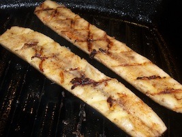 grilled bananas in cast iron grill pan