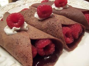 chocolate-crepes-with-raspberries-appetizers