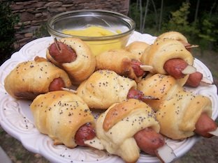 cocktail weiners in dought with poppyseeds